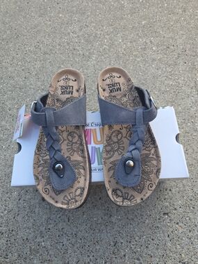 Muk Luks  Blue-Grey Braided Thong Sandals Women Size 9